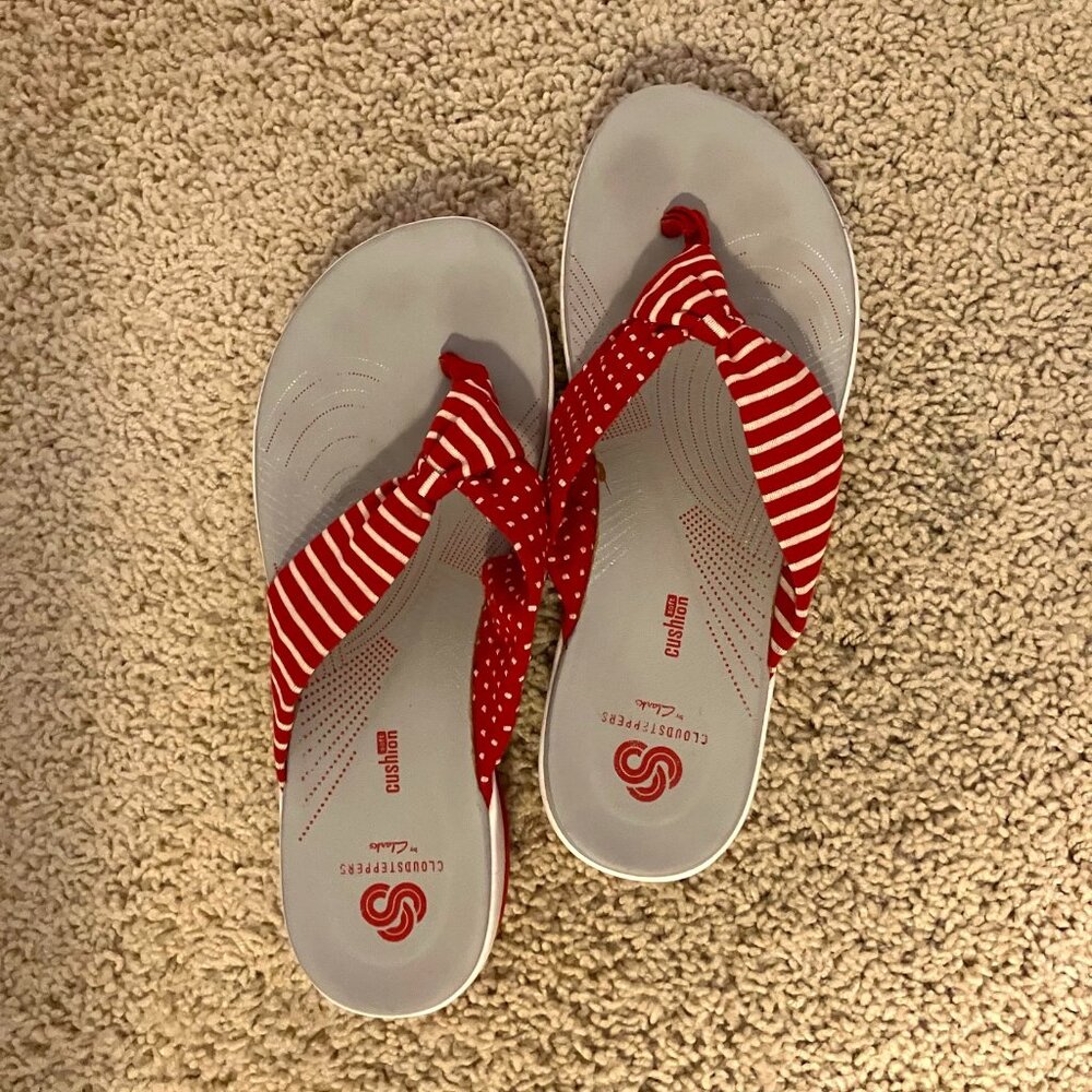 Womens Size 7 Red/White Clarks Cloudsteppers  Sandals